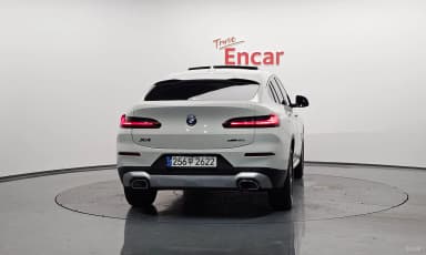 X4 (G02)