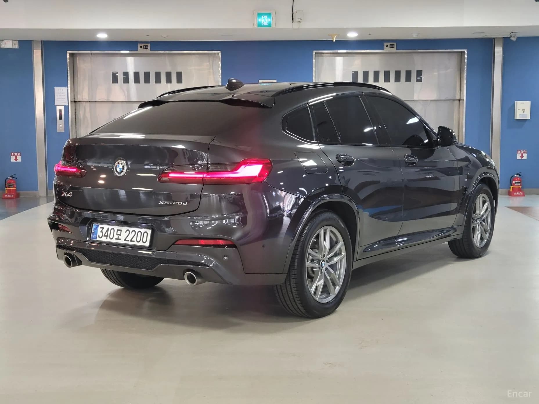 X4 (G02)