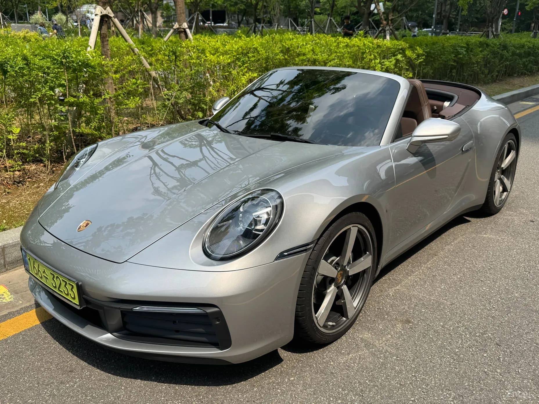 911 (992)
