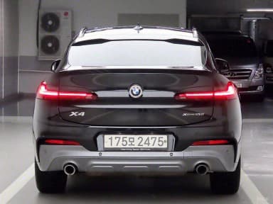 X4 (G02)