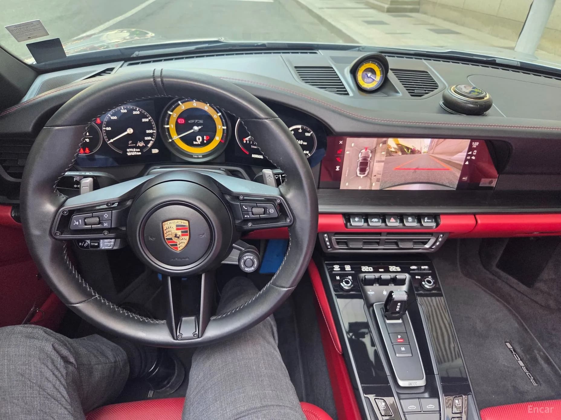 911 (992)