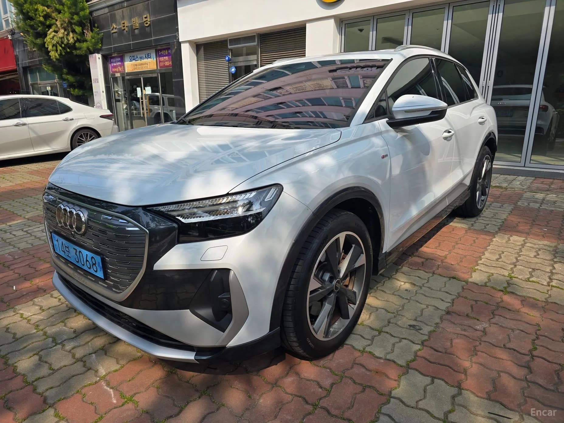 Q4 e-tron (F4)
