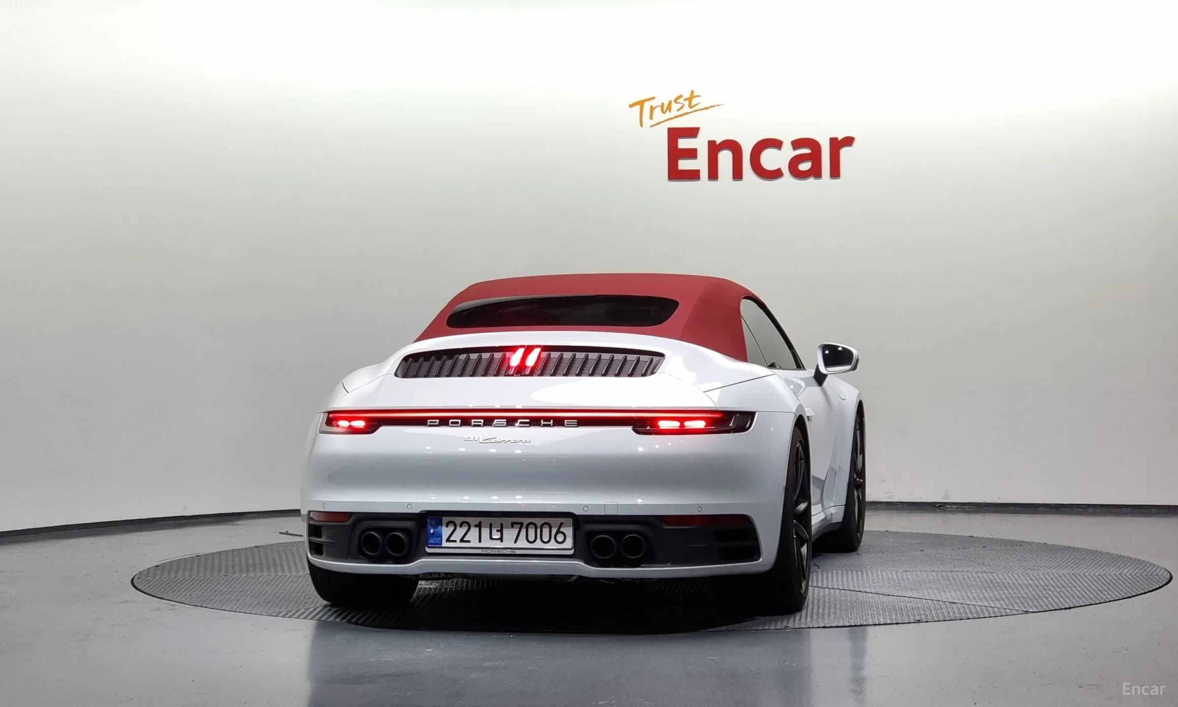 911 (992)