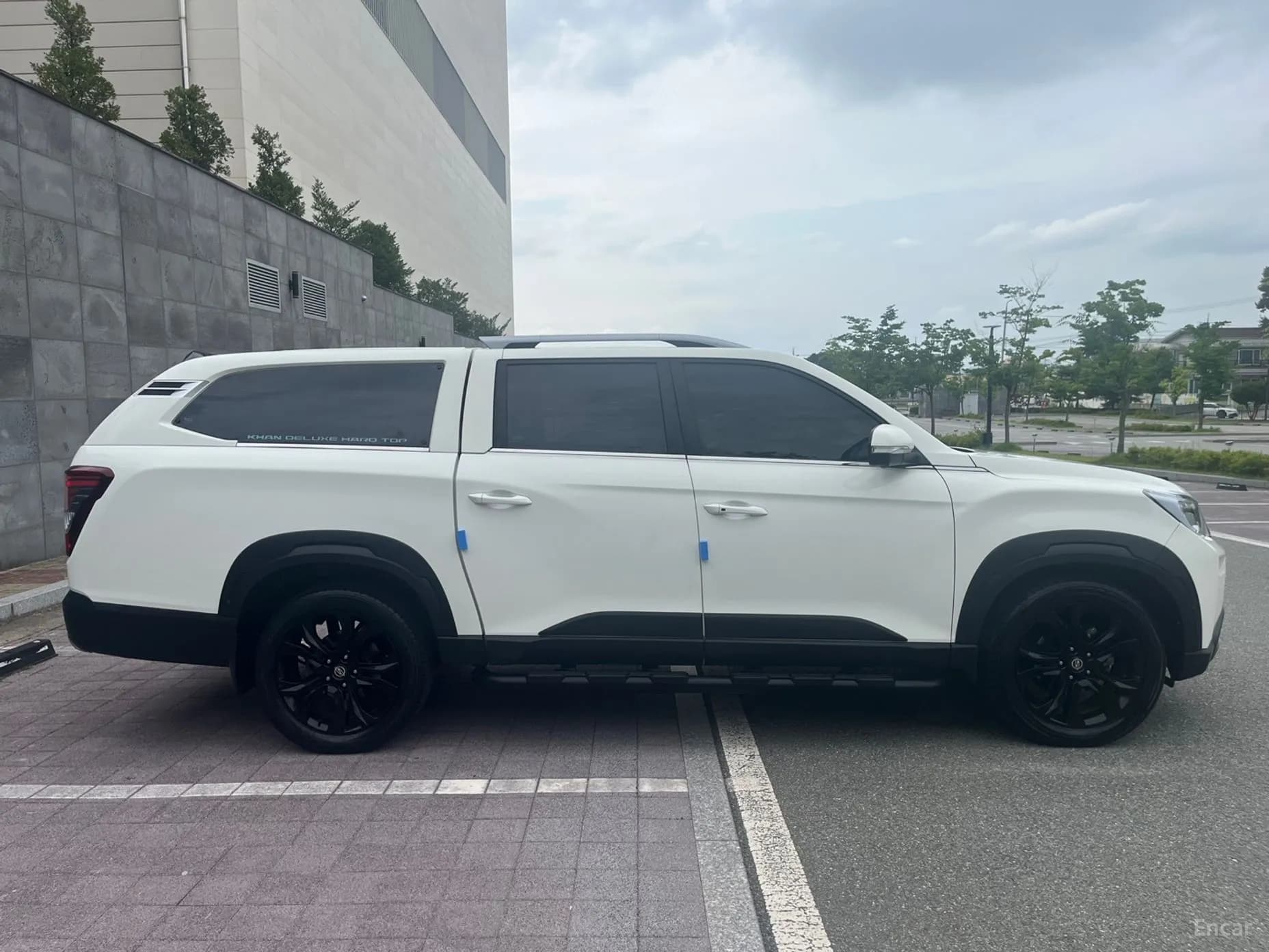Rexton Sports Khan