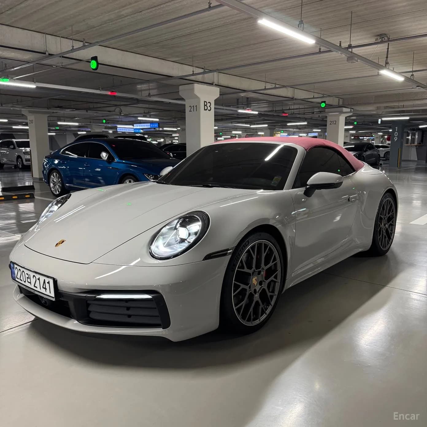 911 (992)