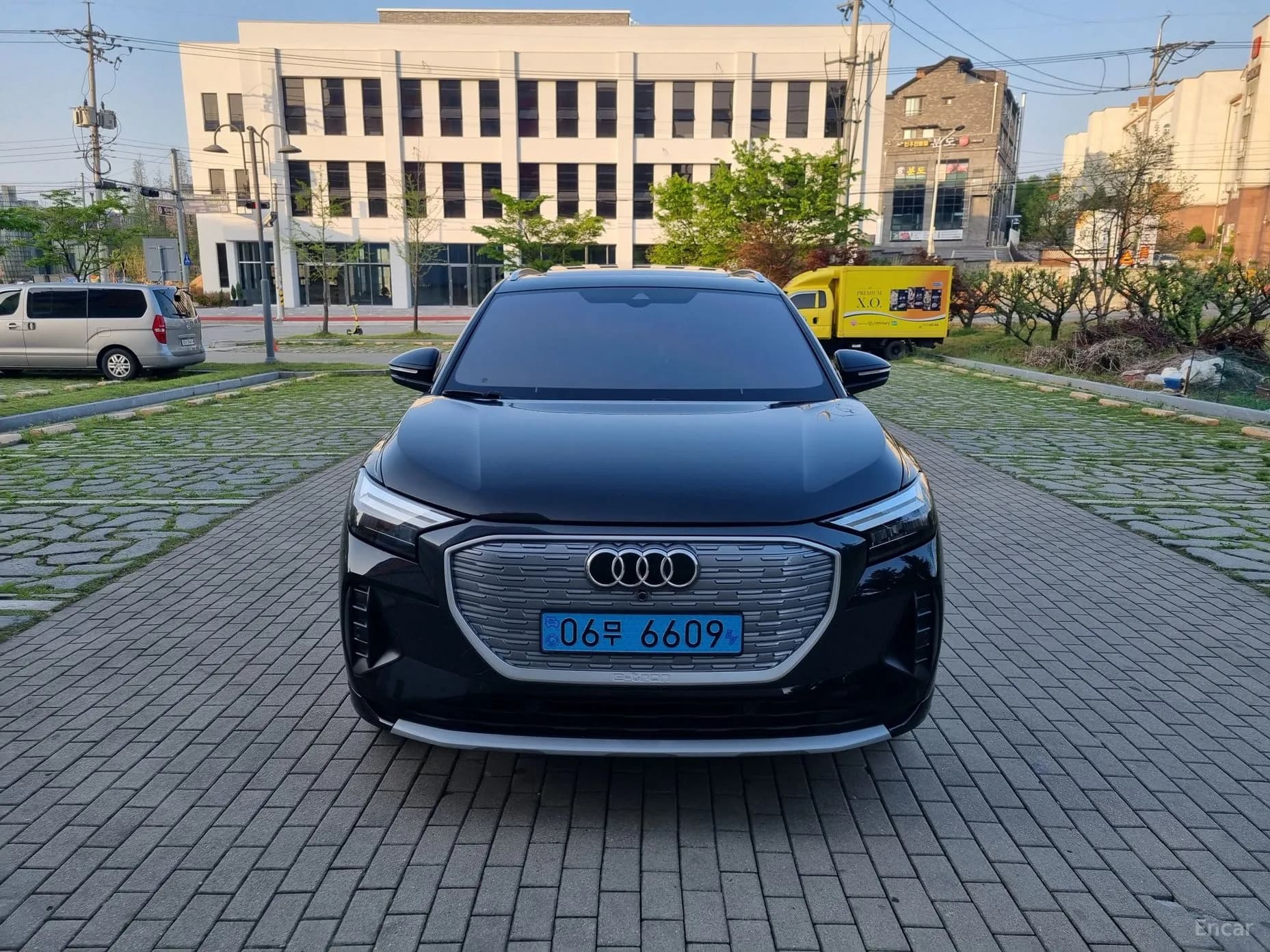 Q4 e-tron (F4)