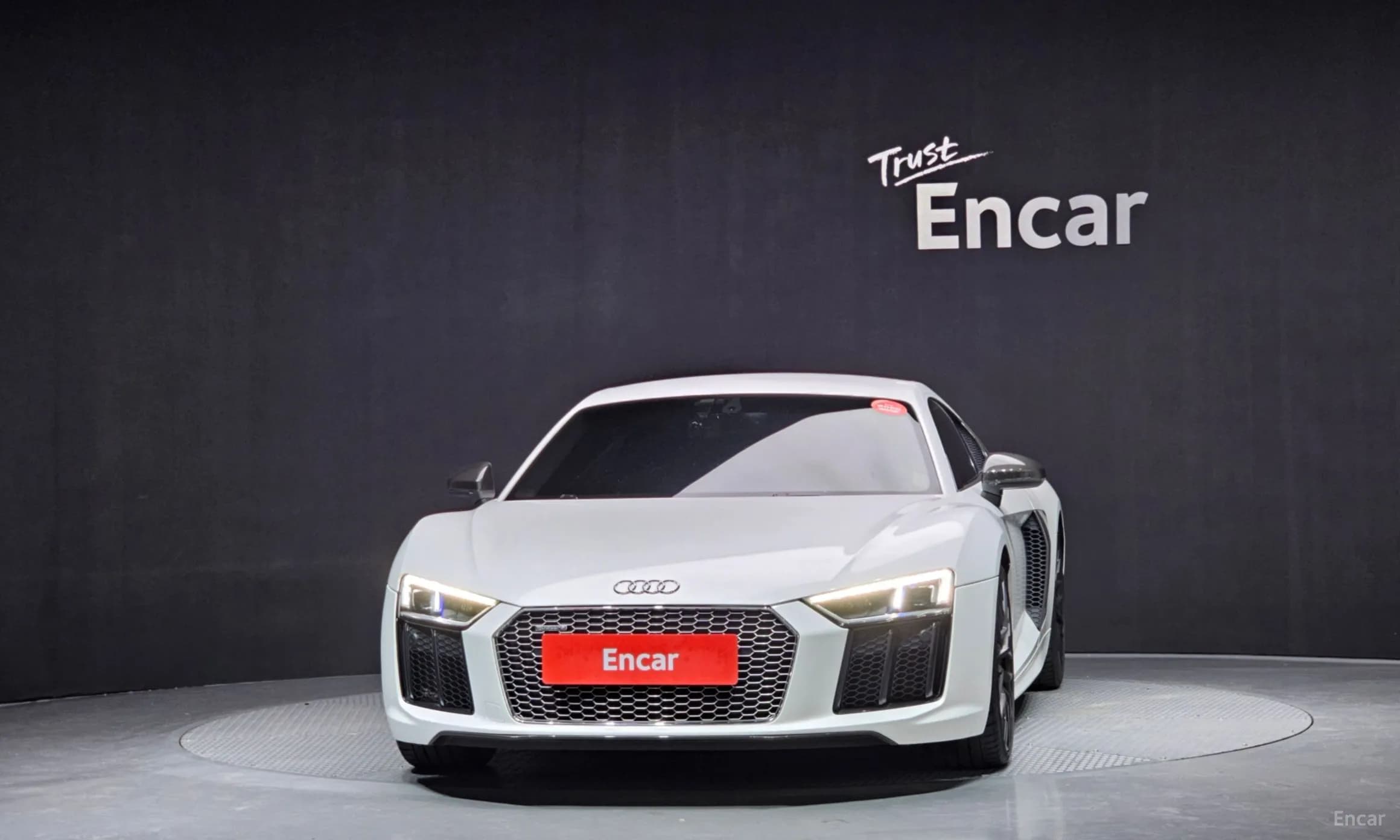 R8 (4S)
