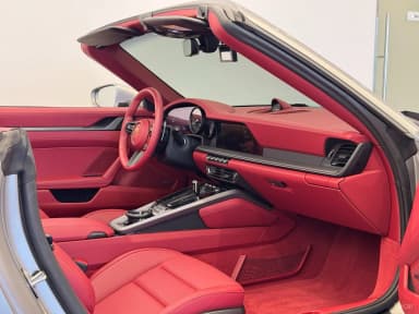 911 (992)