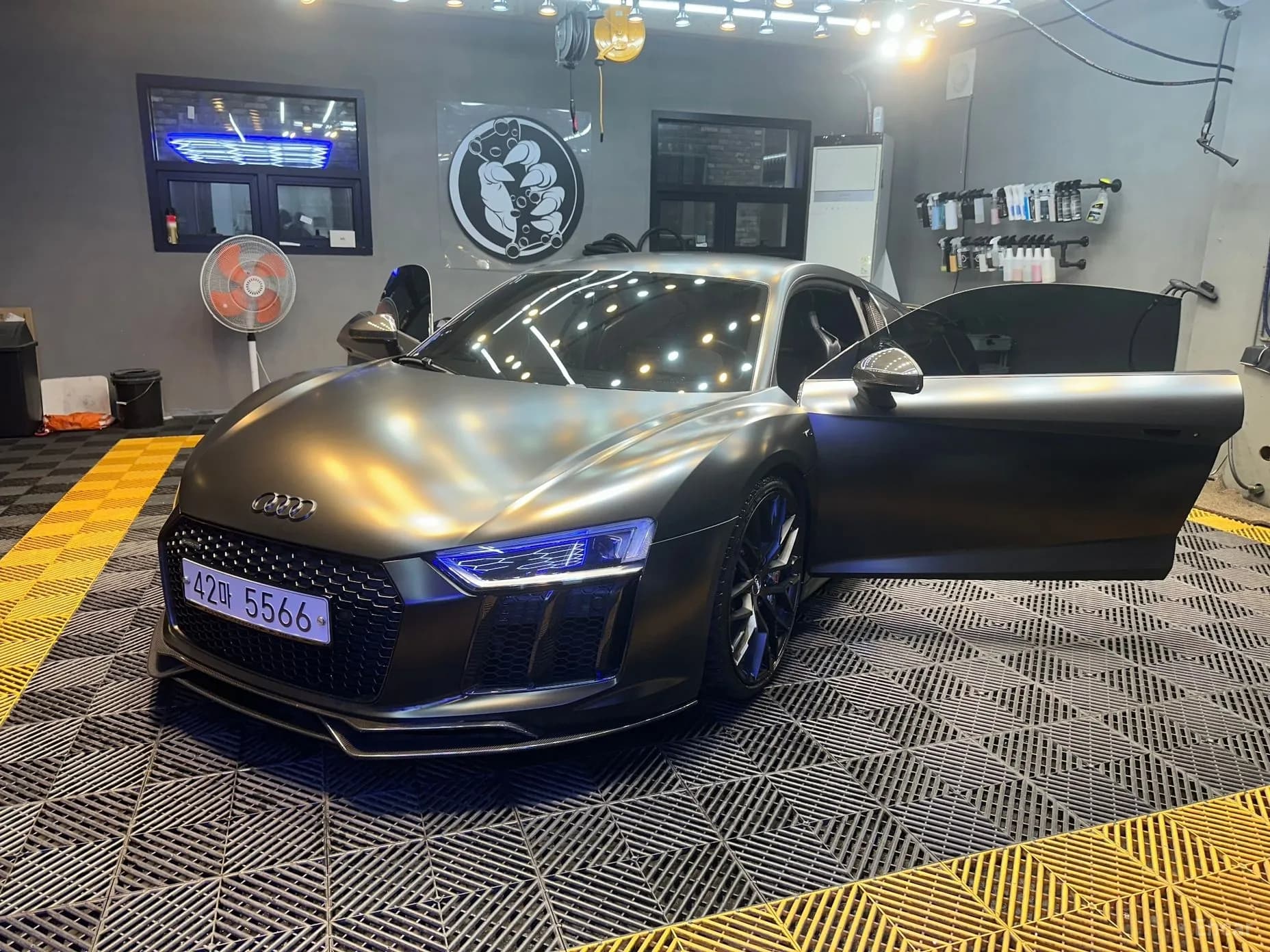 R8 (4S)