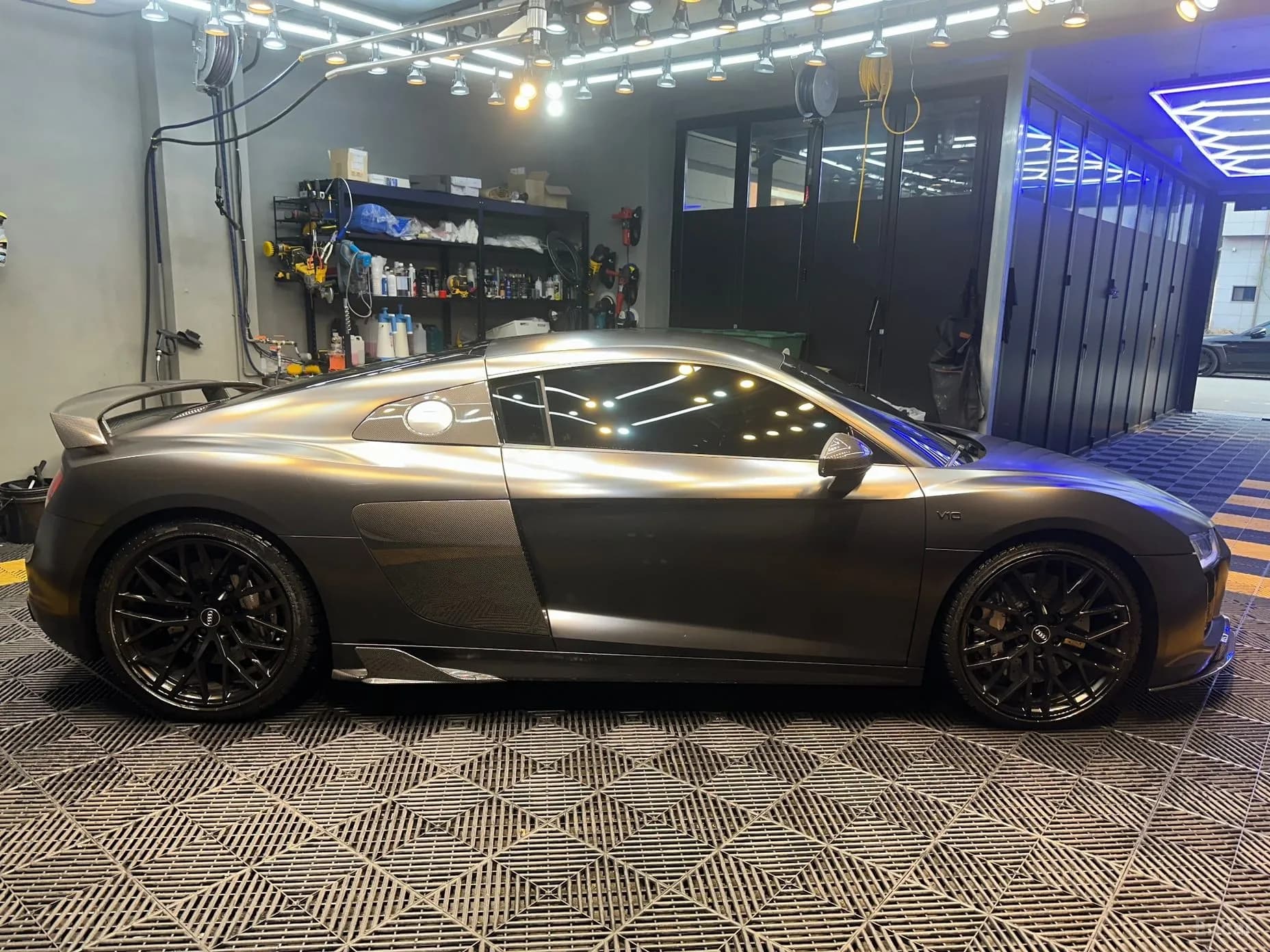R8 (4S)