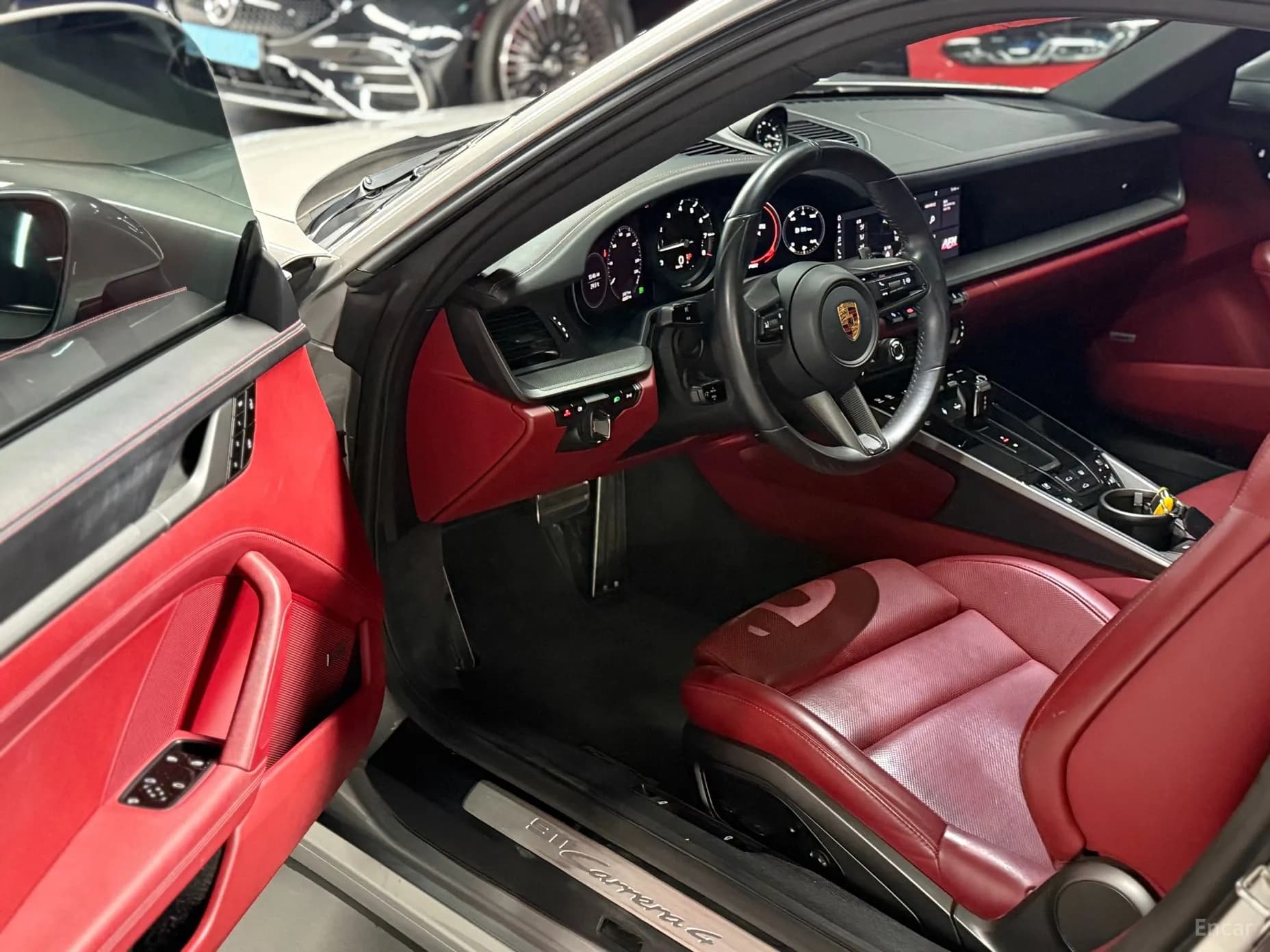 911 (992)
