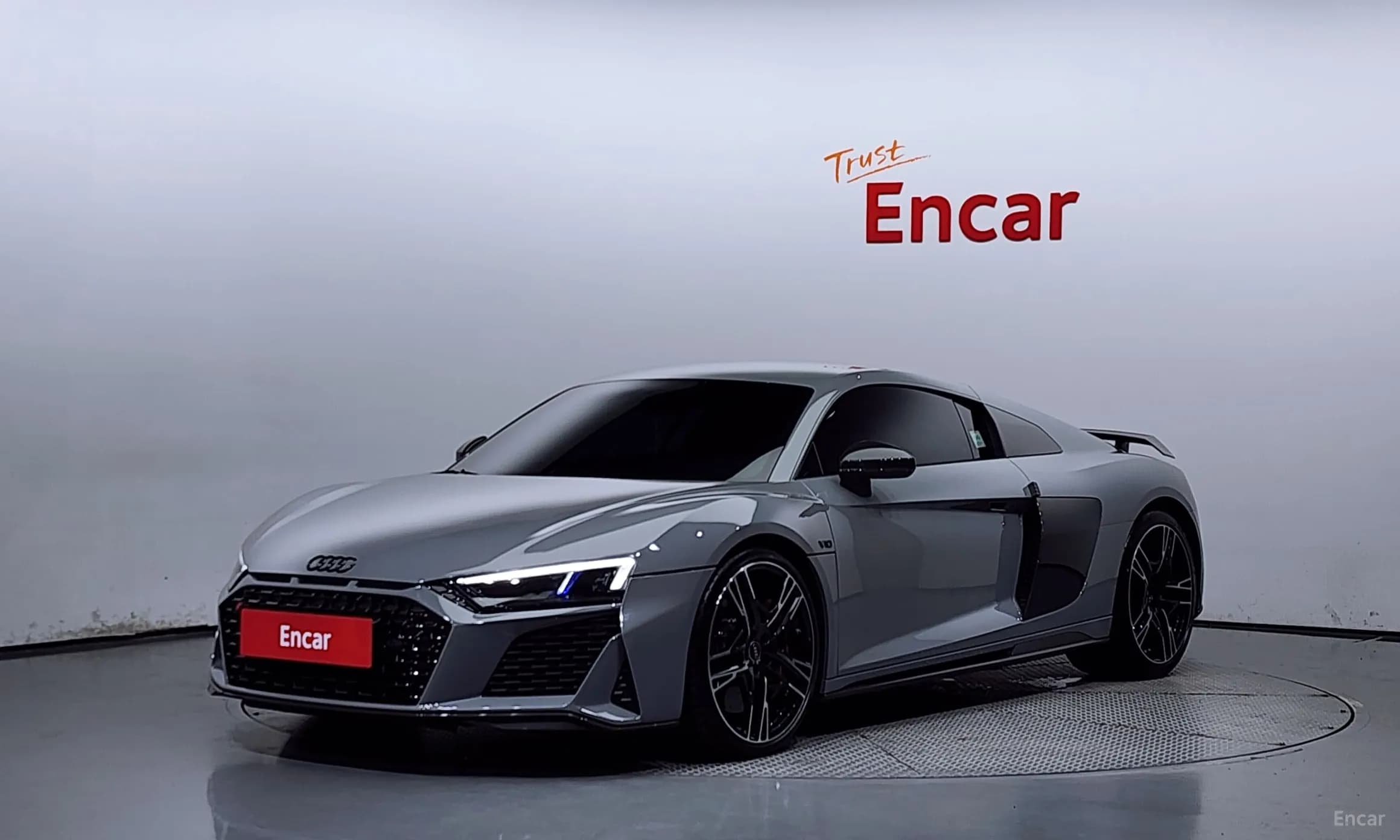 R8 (4S)