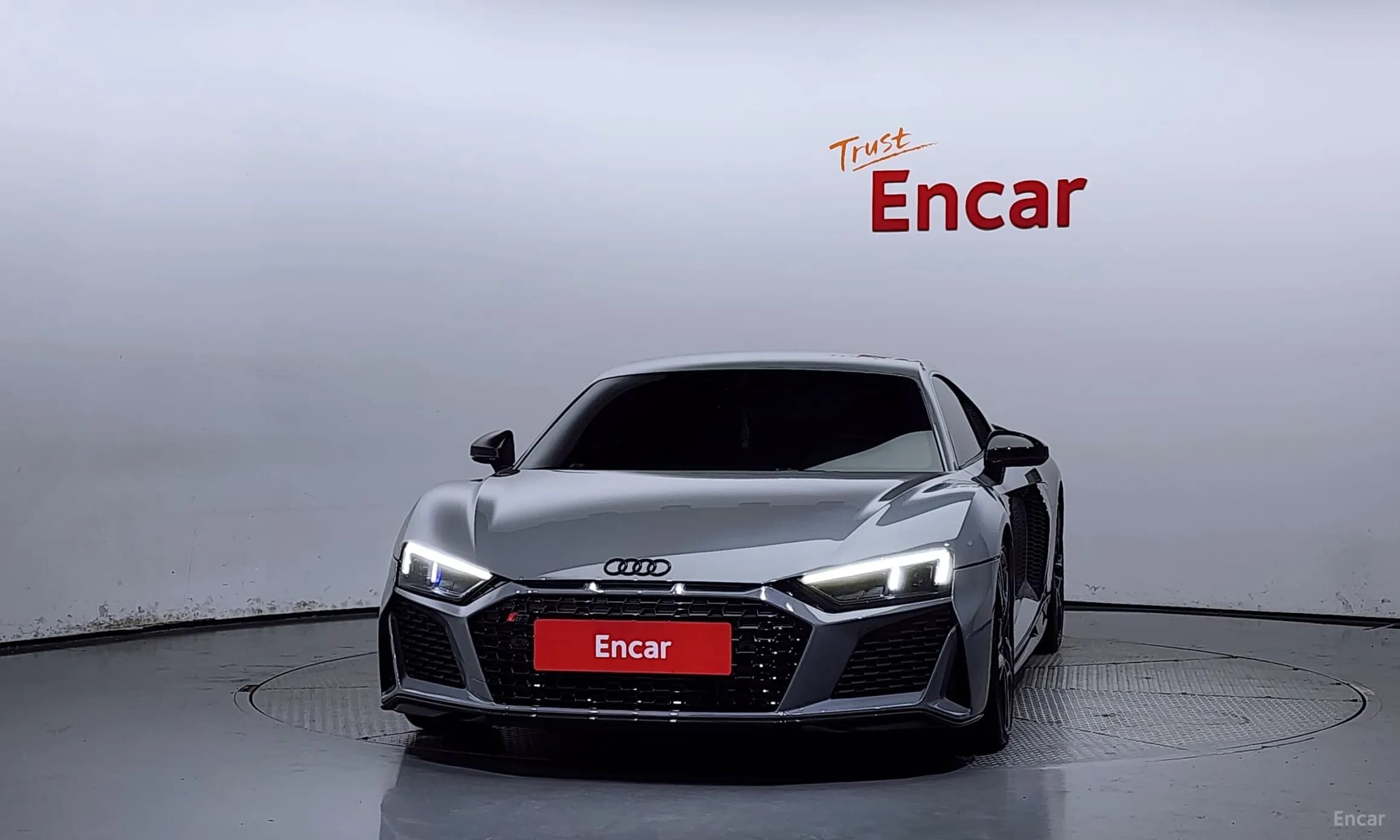 R8 (4S)