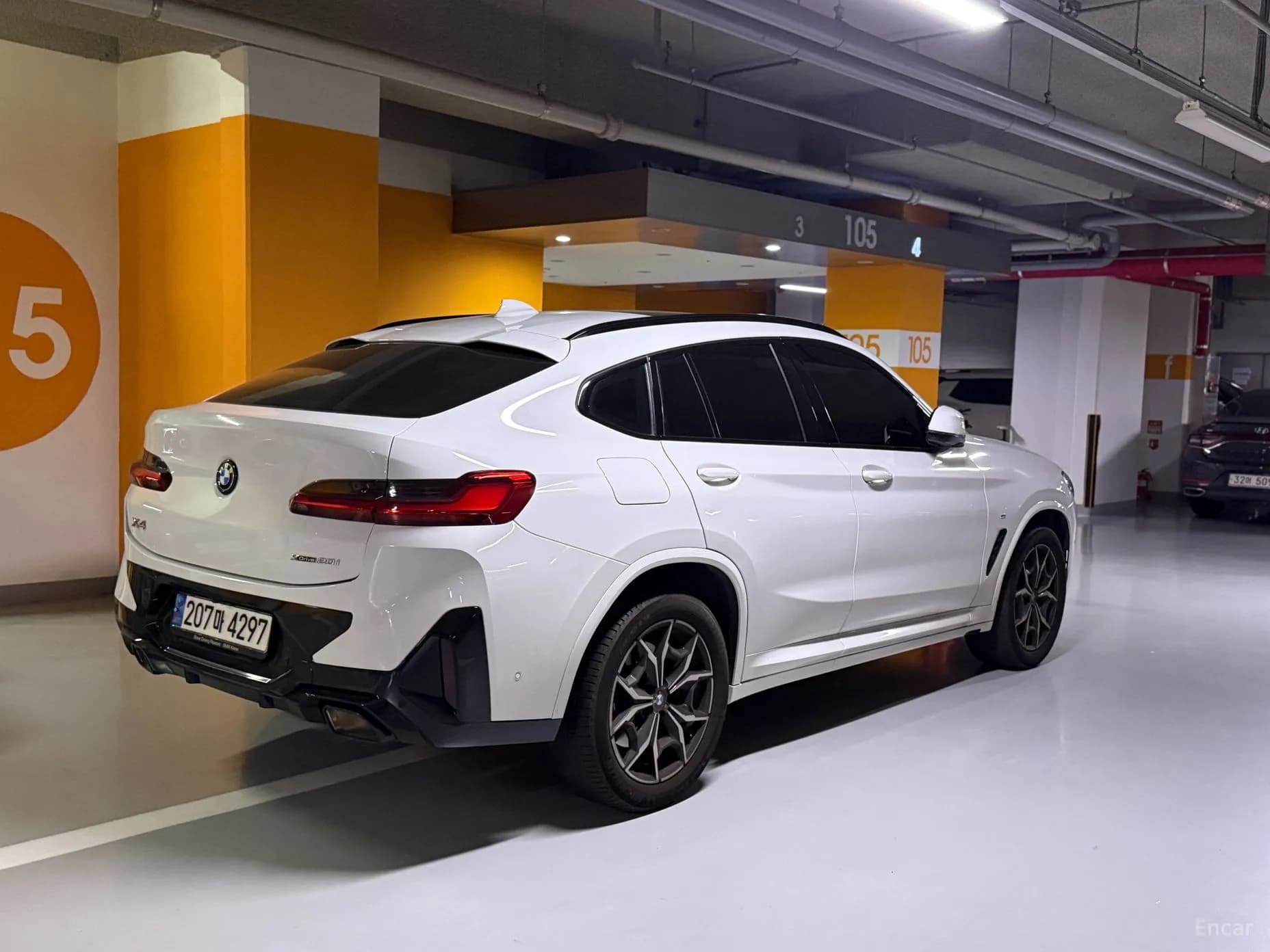 X4 (G02)