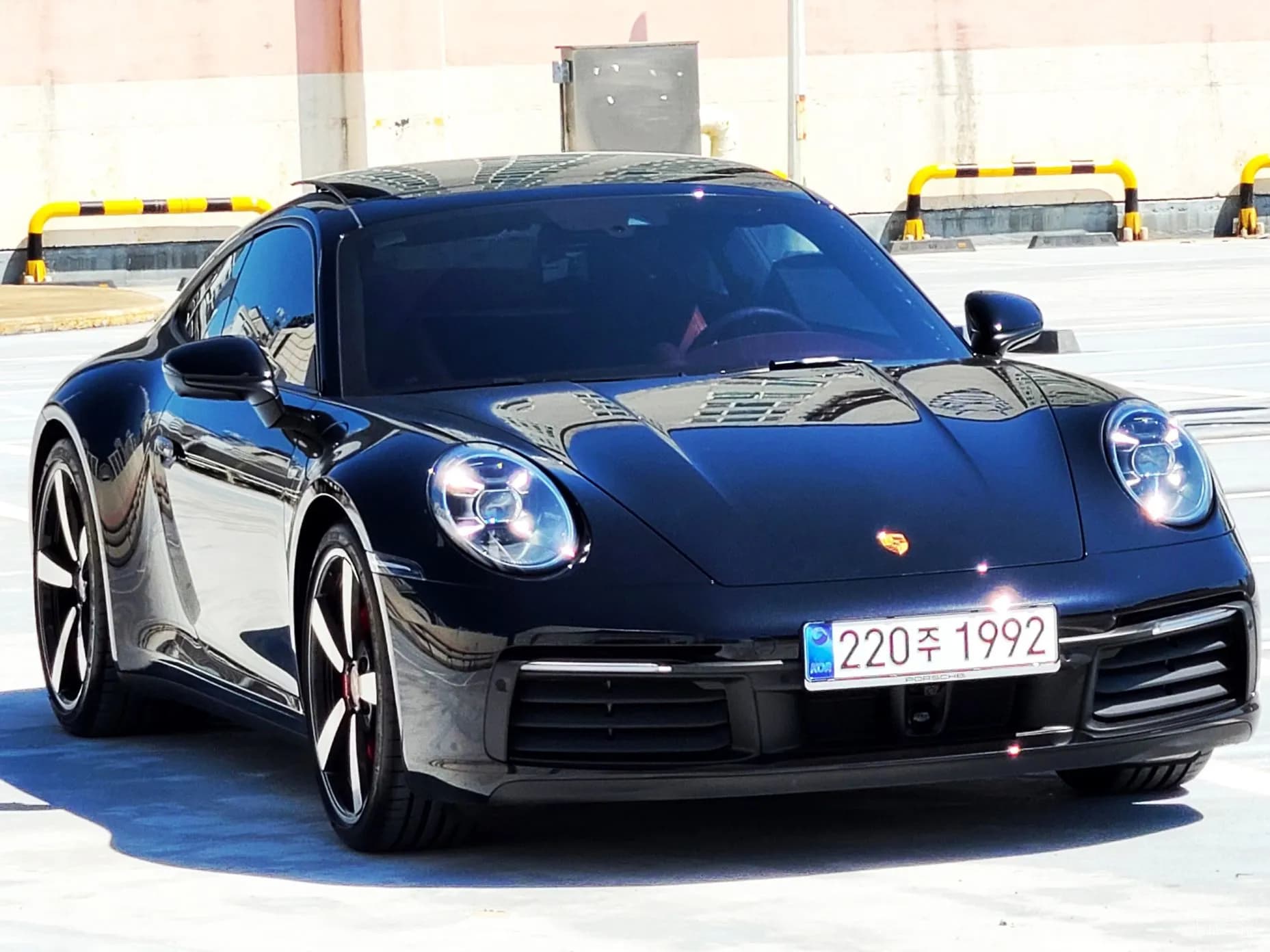 911 (992)