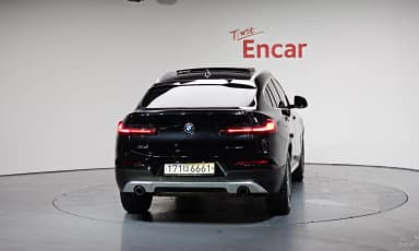 X4 (G02)