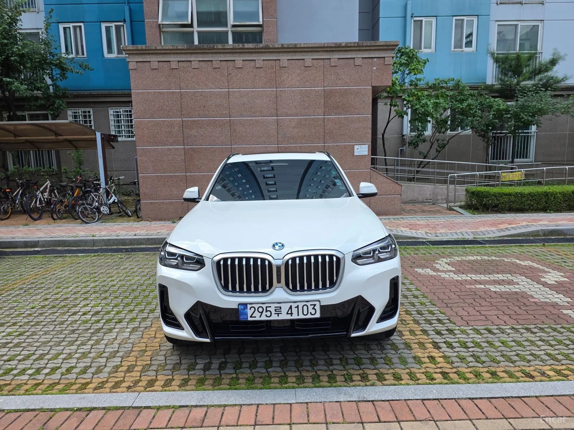 X3 (G01)