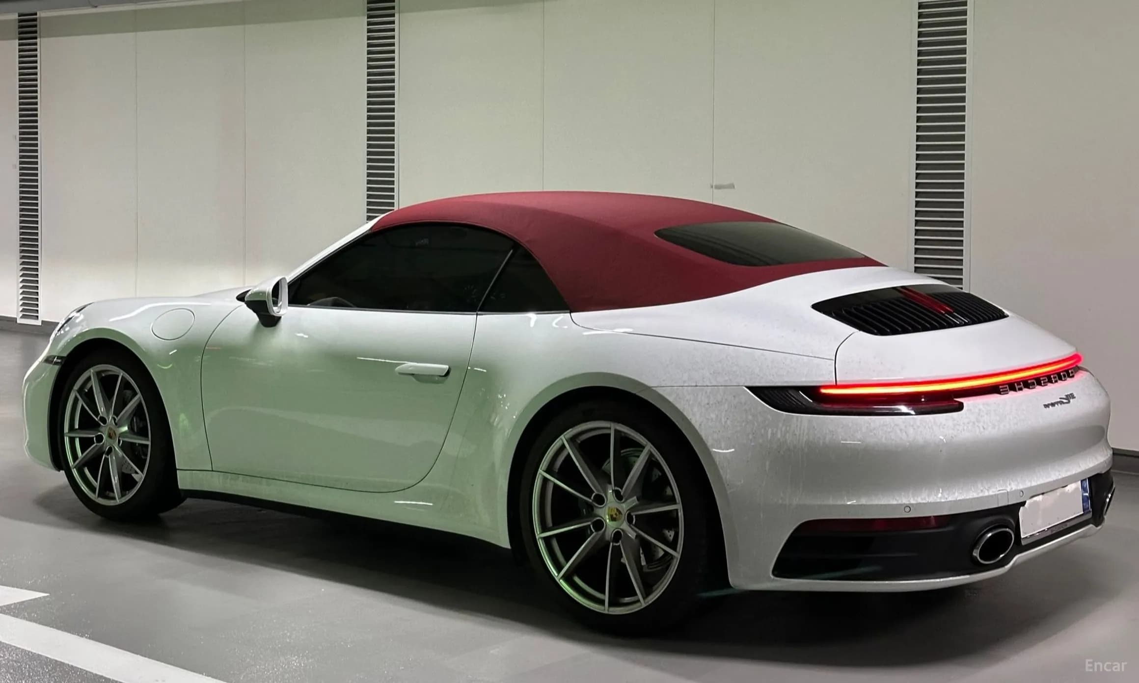 911 (992)