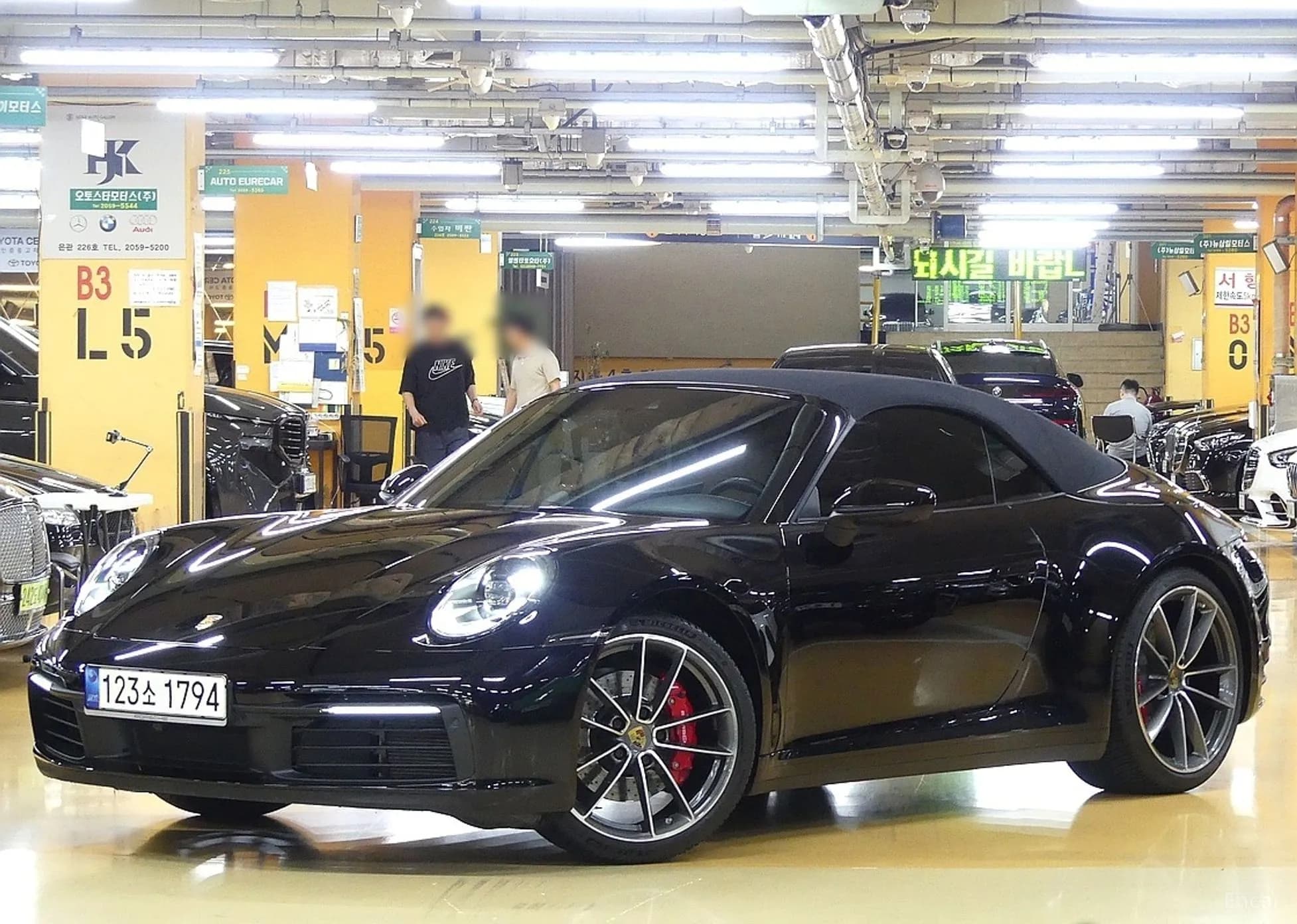 911 (992)