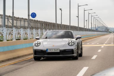 911 (992)