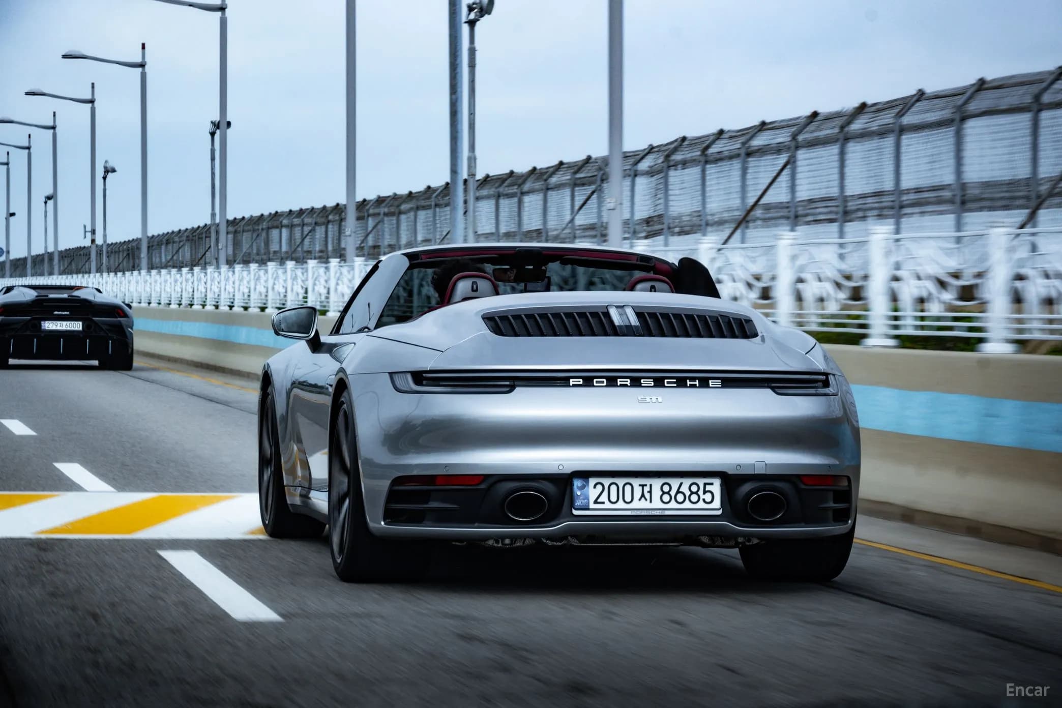 911 (992)