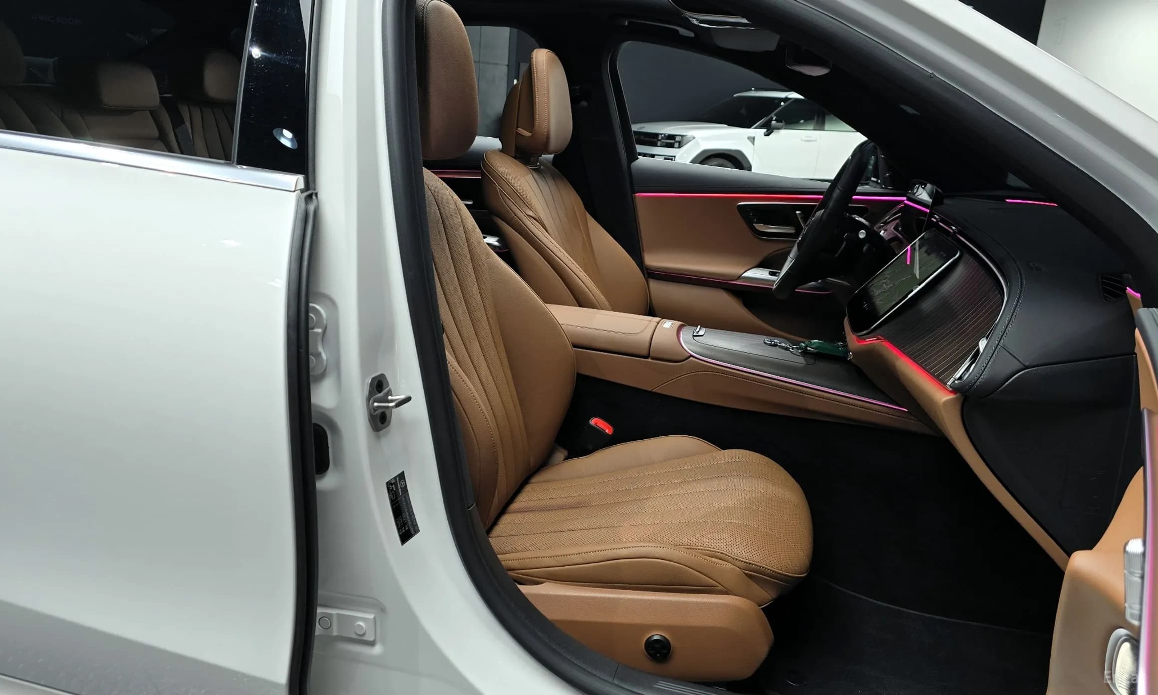 E-Class W214