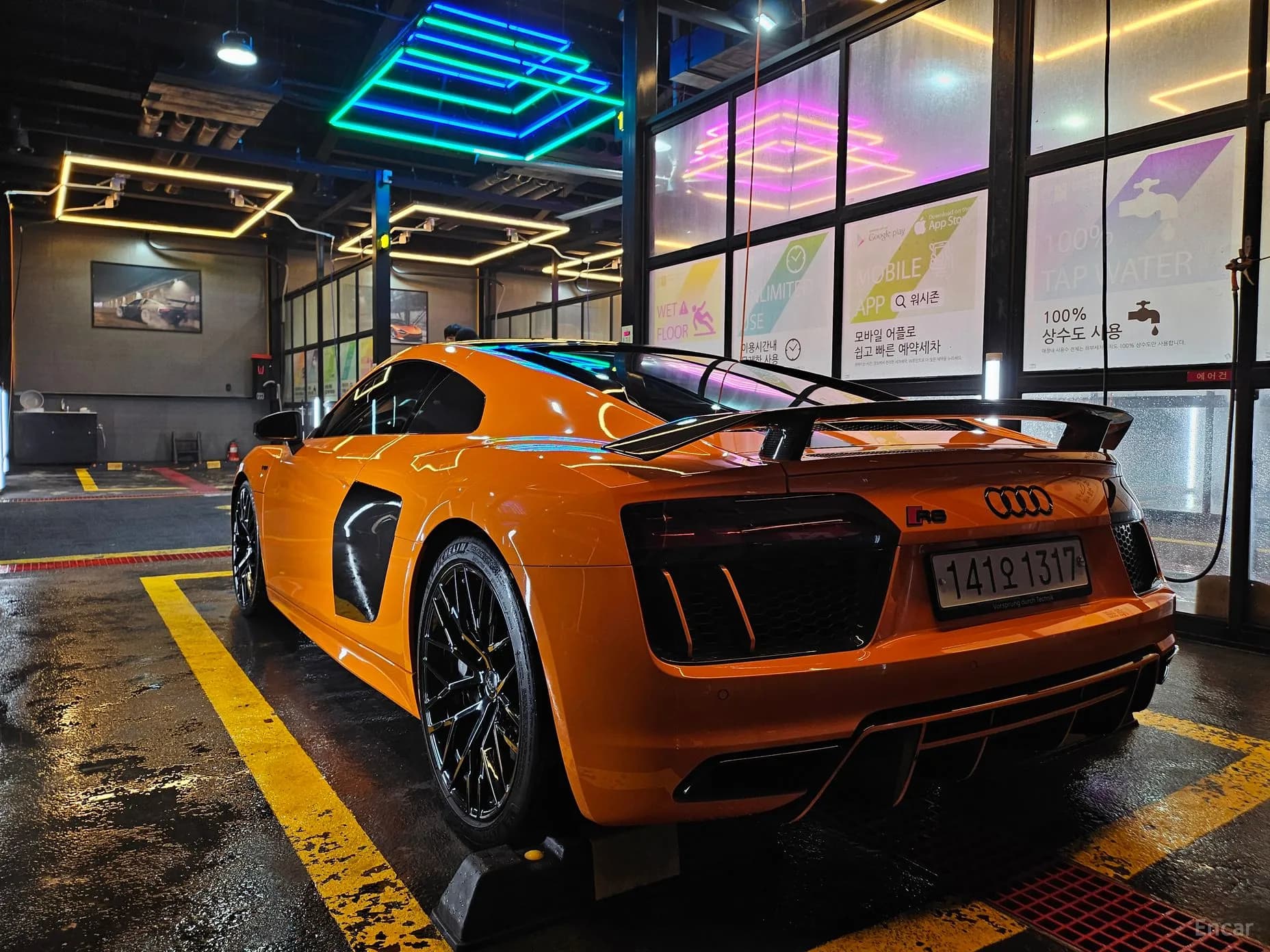 R8 (4S)