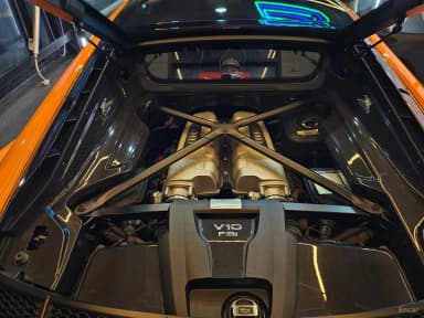 R8 (4S)