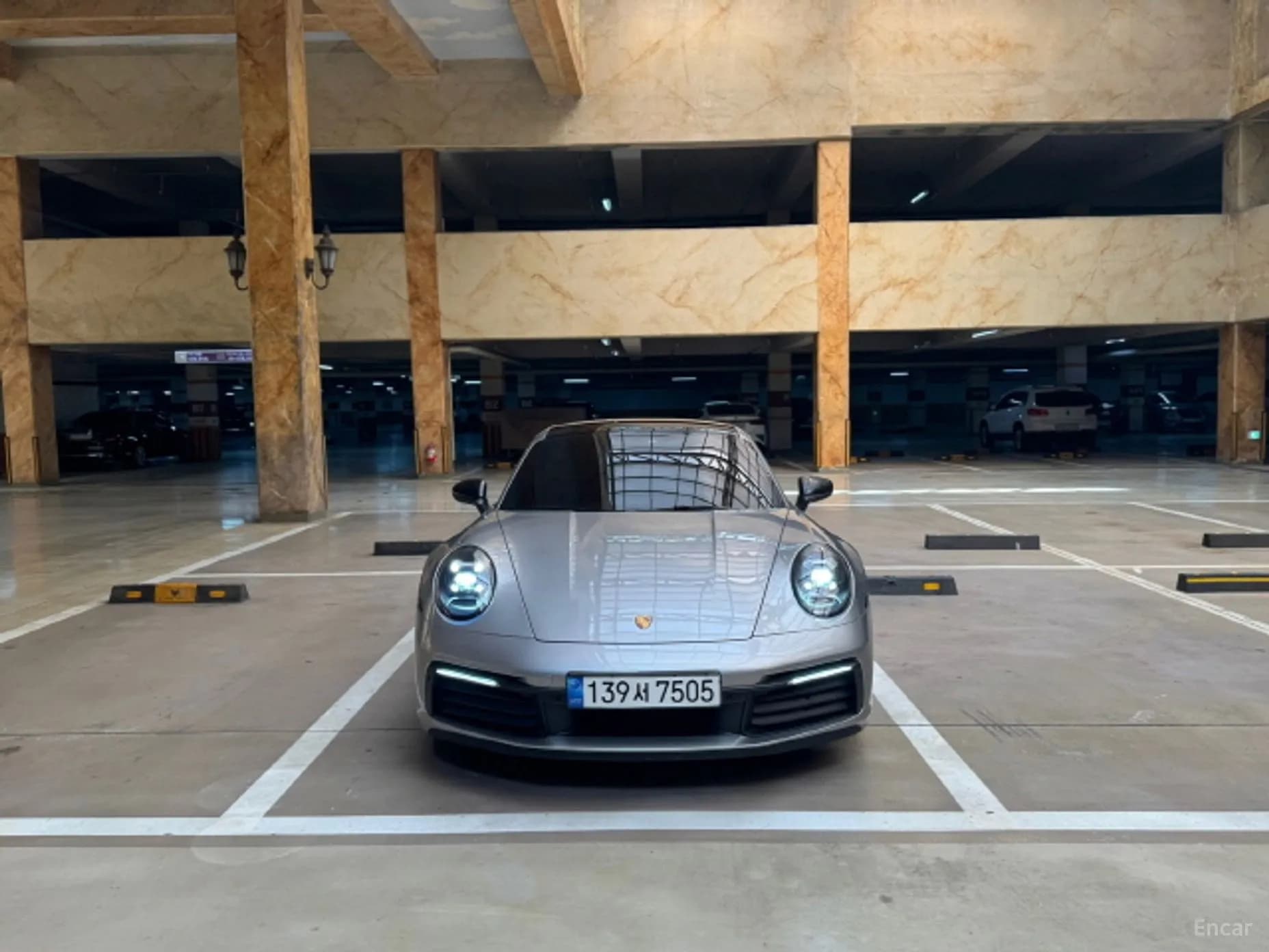 911 (992)