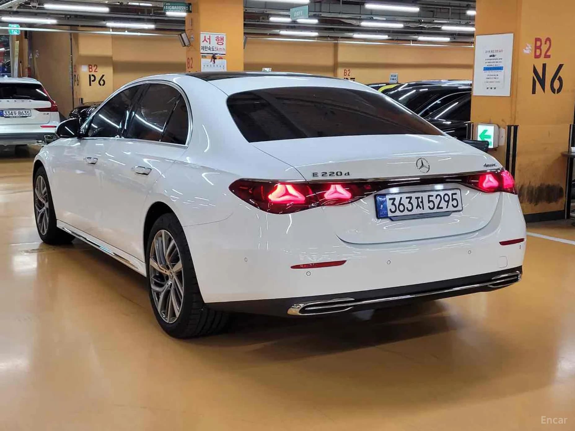 E-Class W214