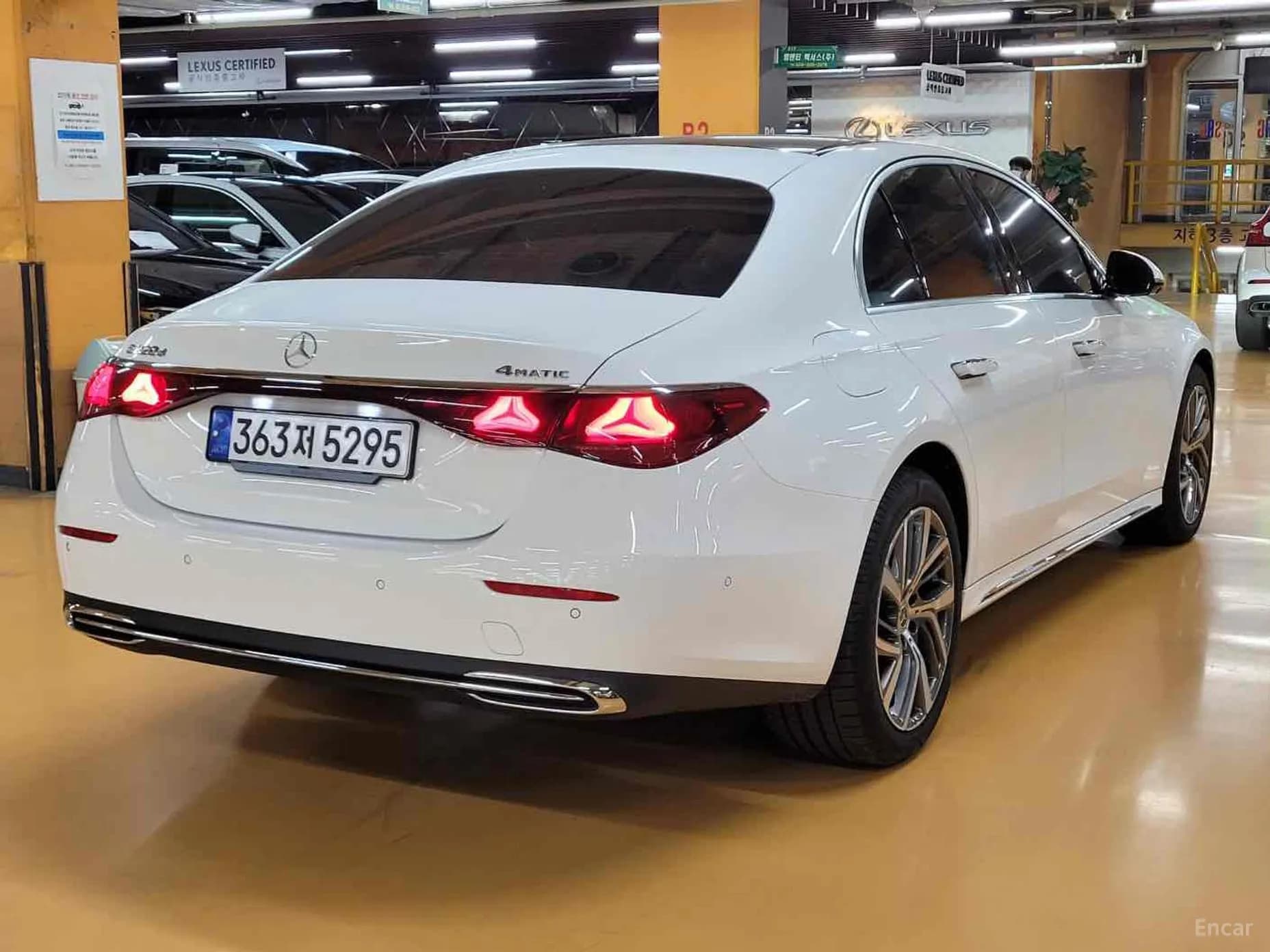 E-Class W214