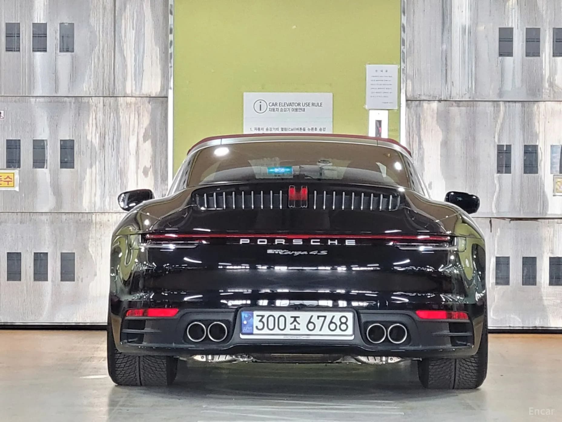 911 (992)