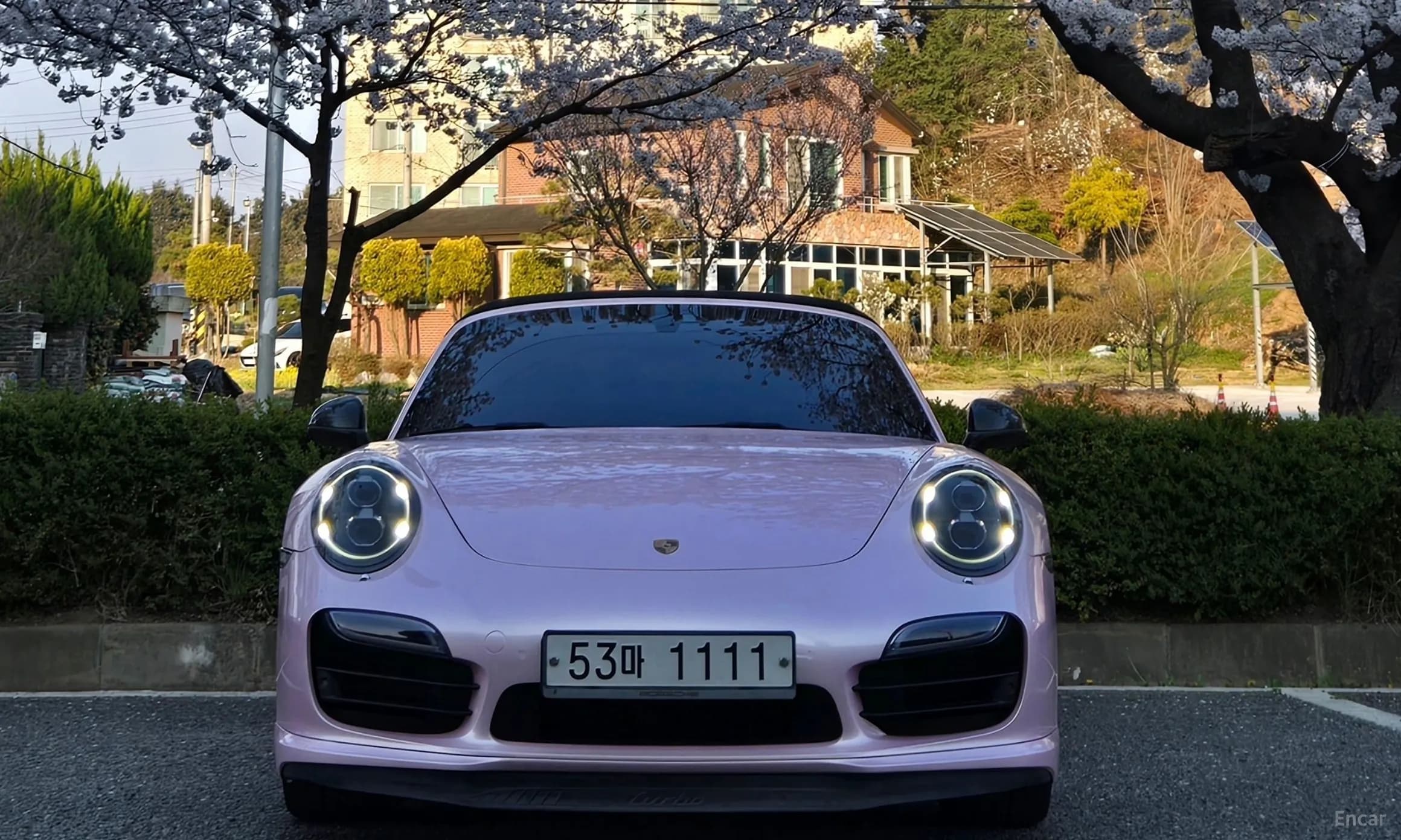 910