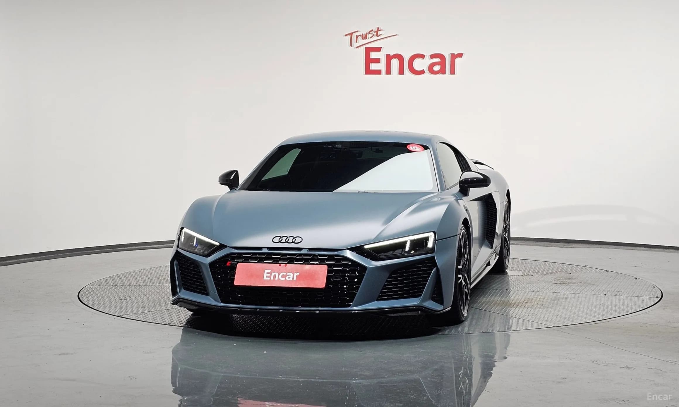 R8 (4S)