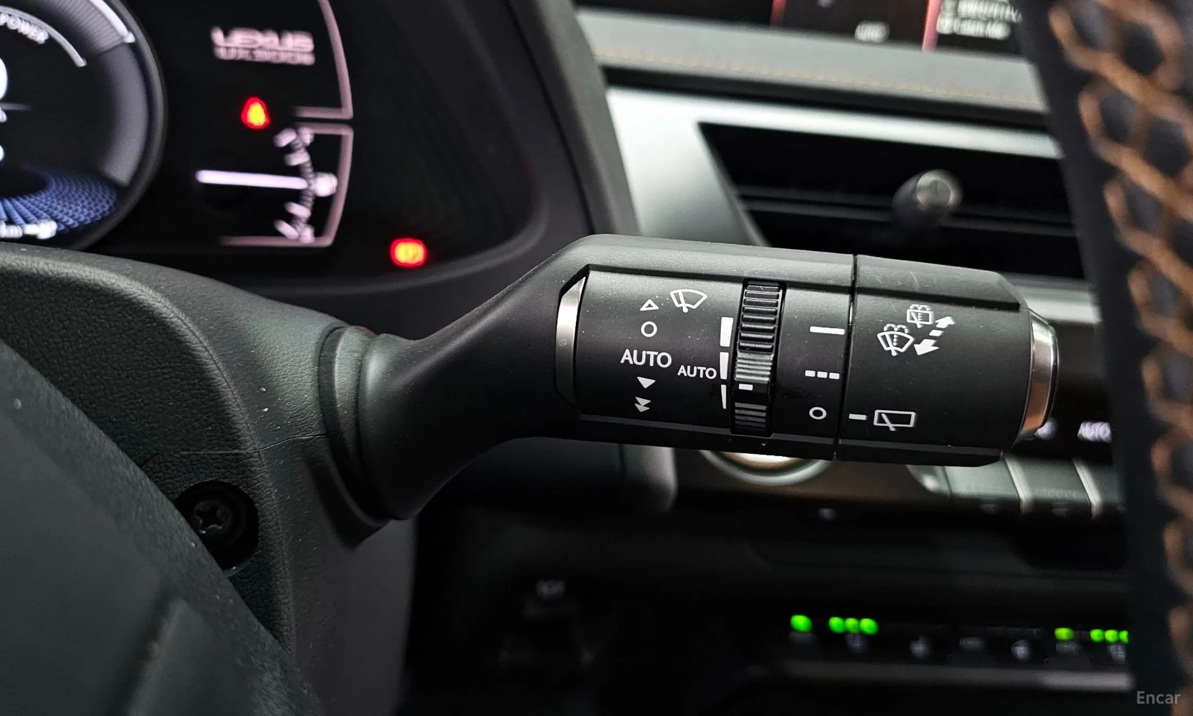 UX300e