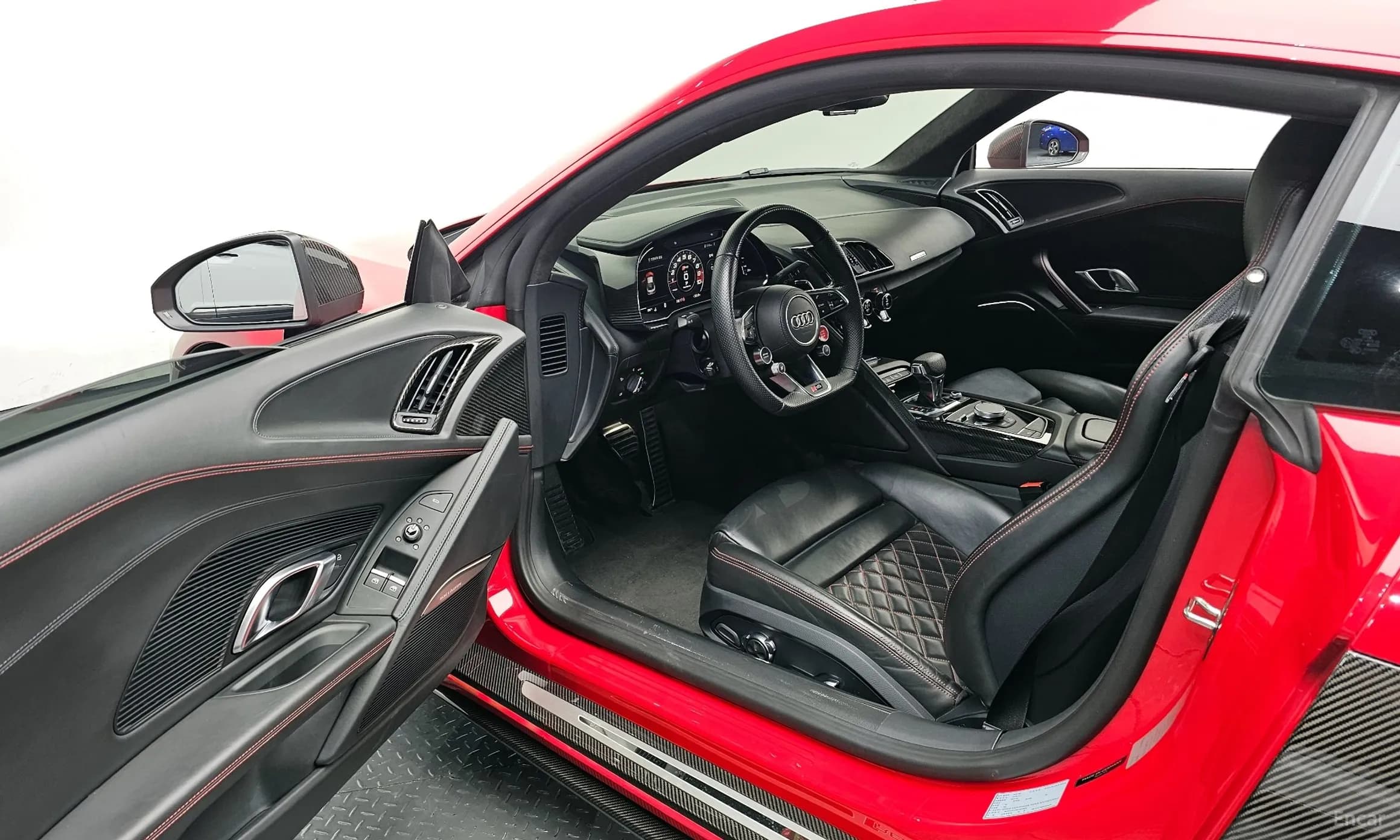R8 (4S)