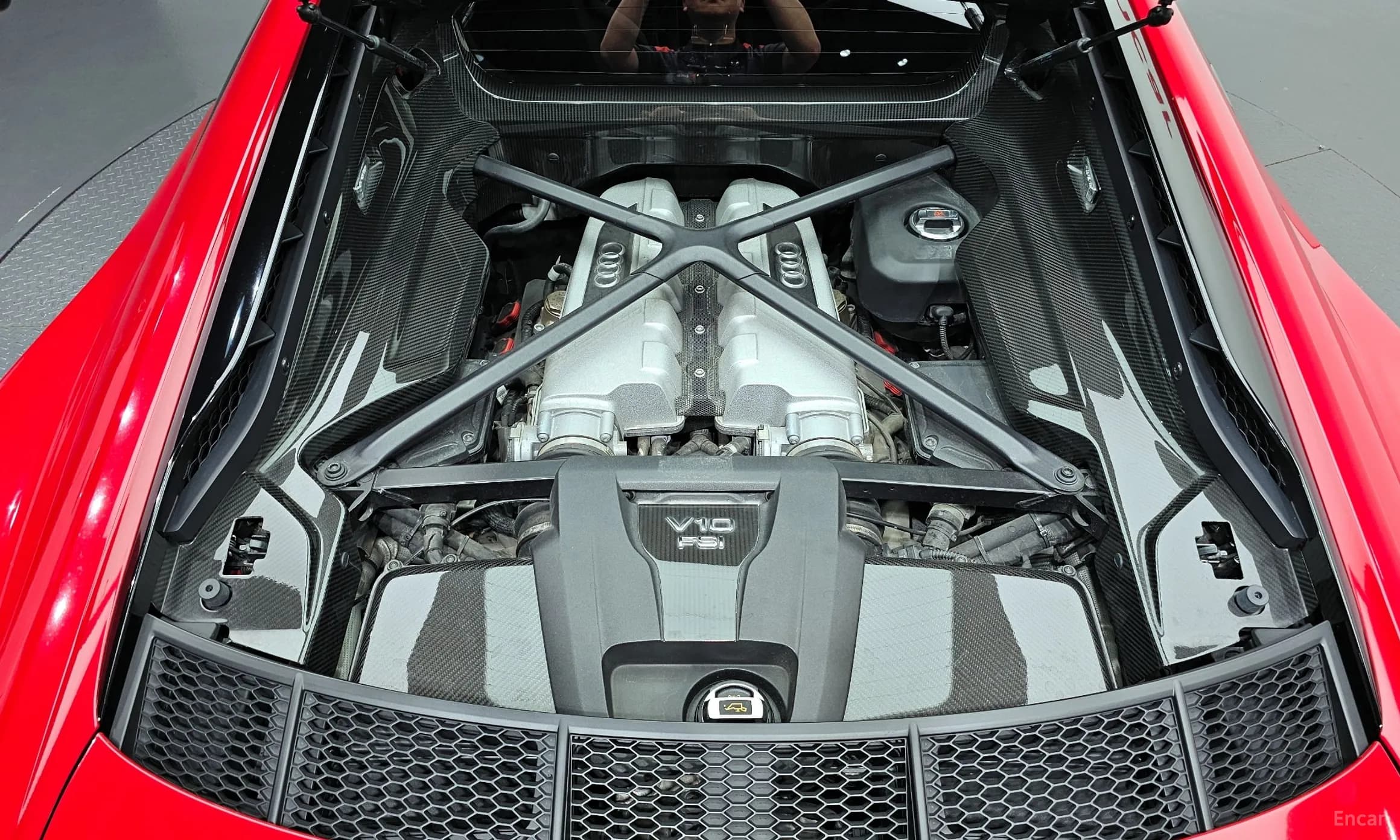 R8 (4S)