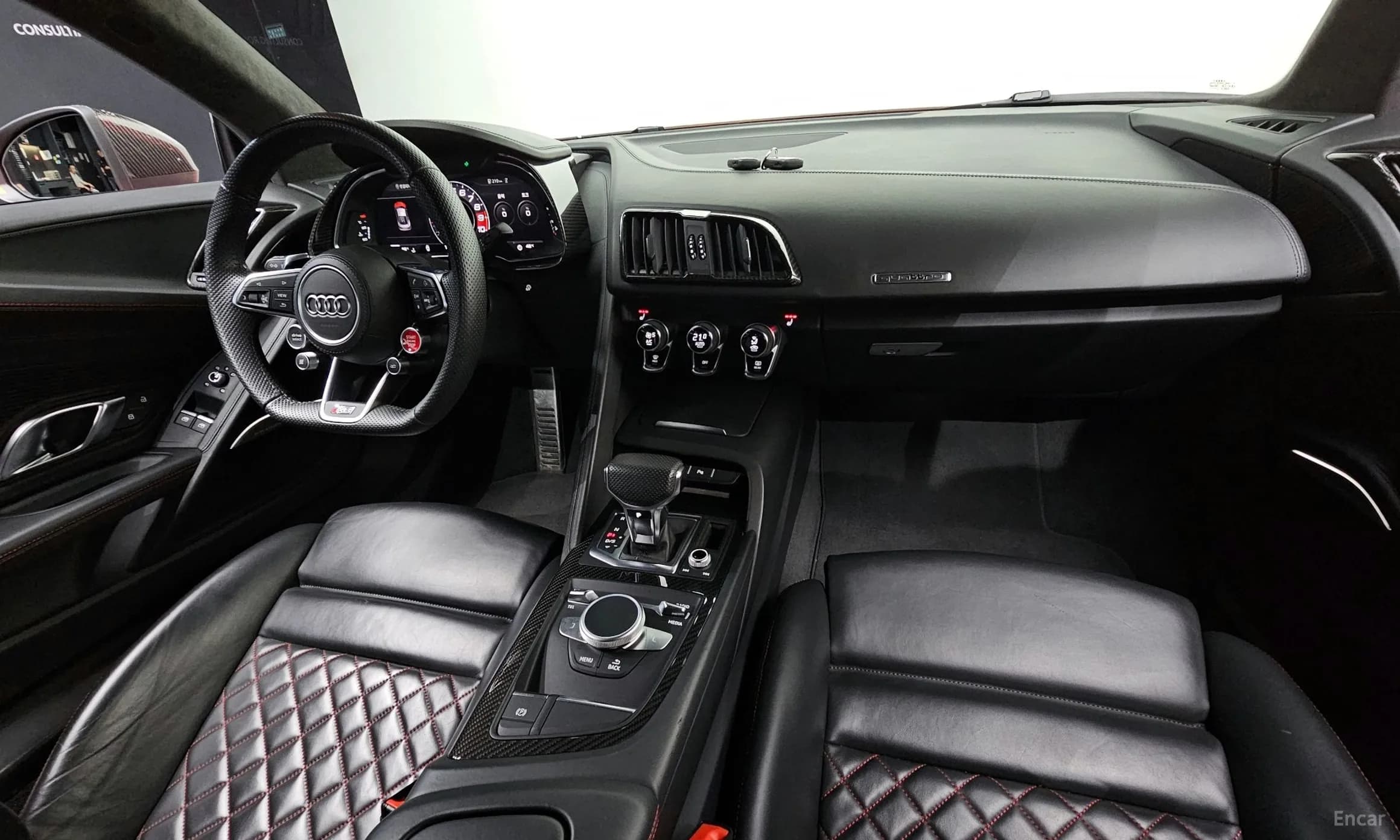 R8 (4S)