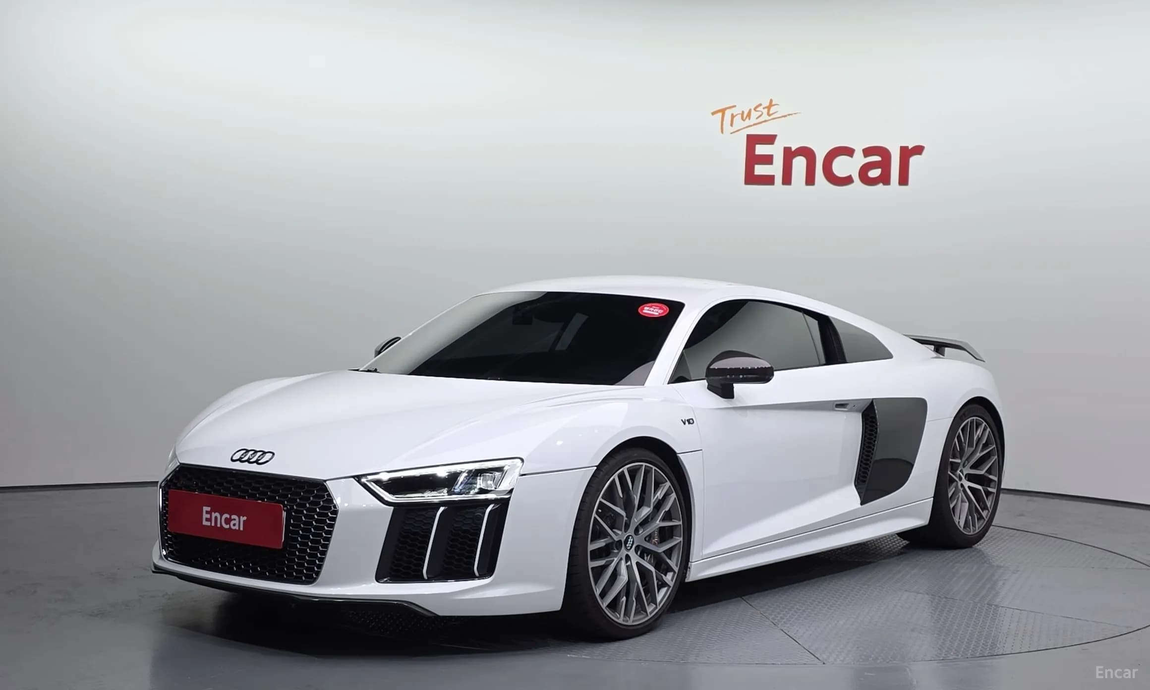 R8 (4S)