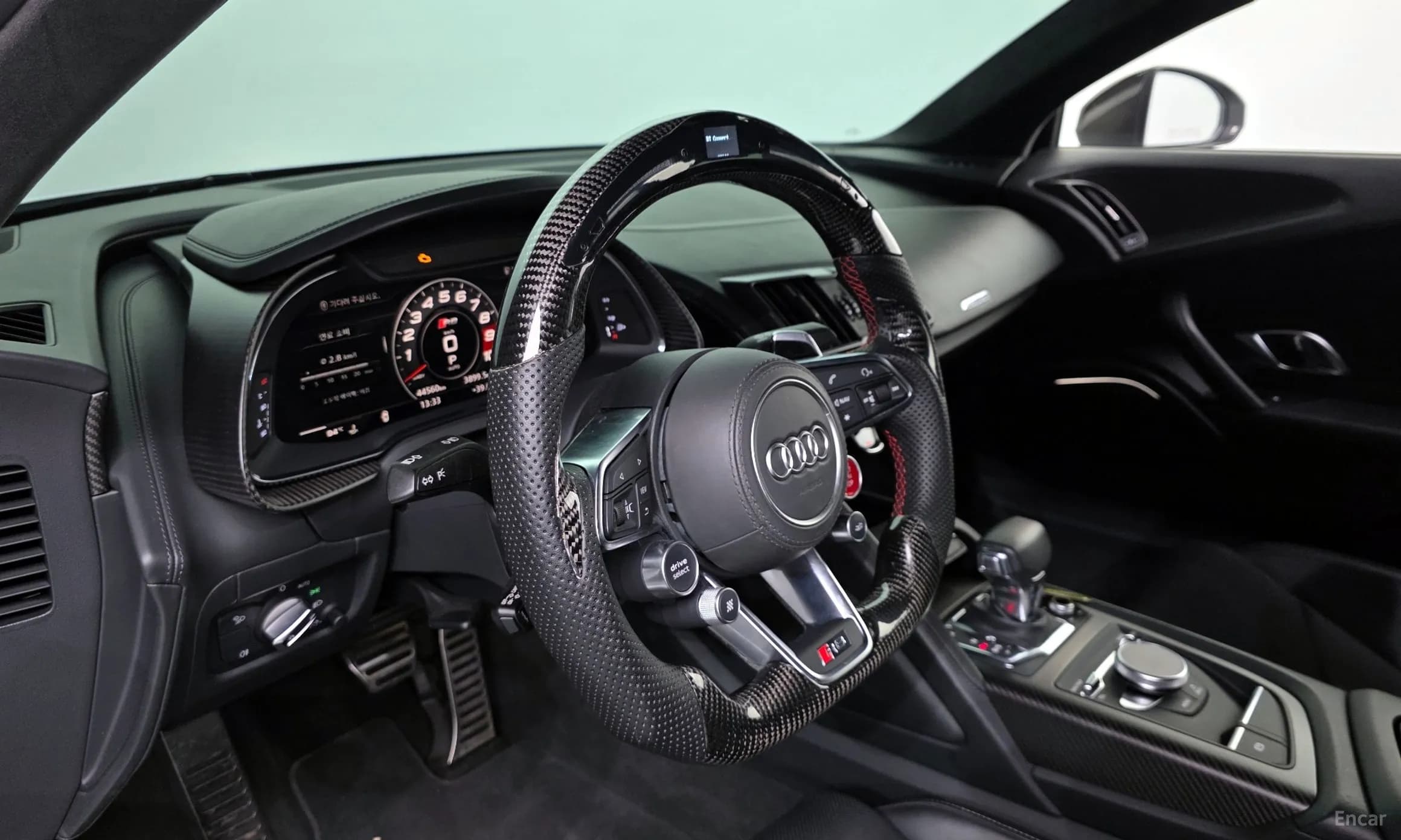 R8 (4S)