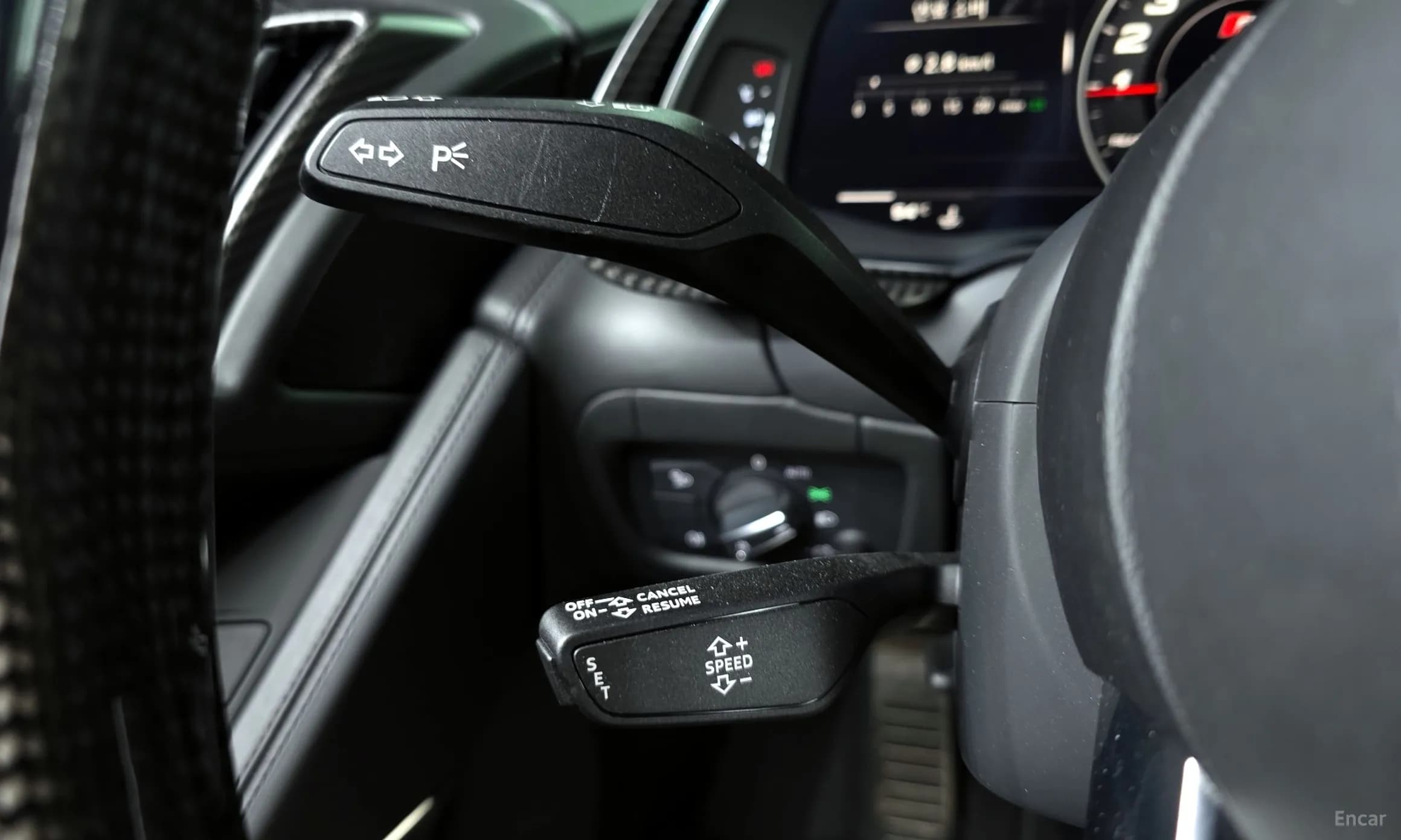 R8 (4S)