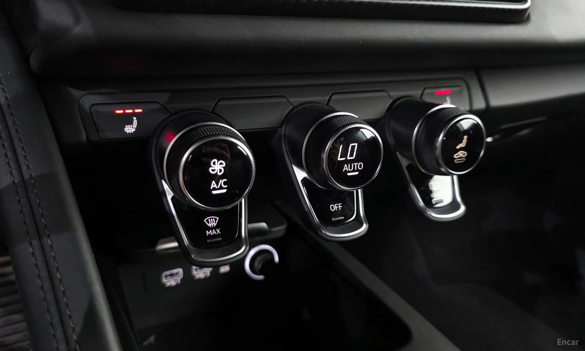 R8 (4S)