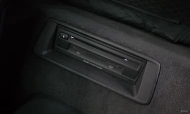 R8 (4S)