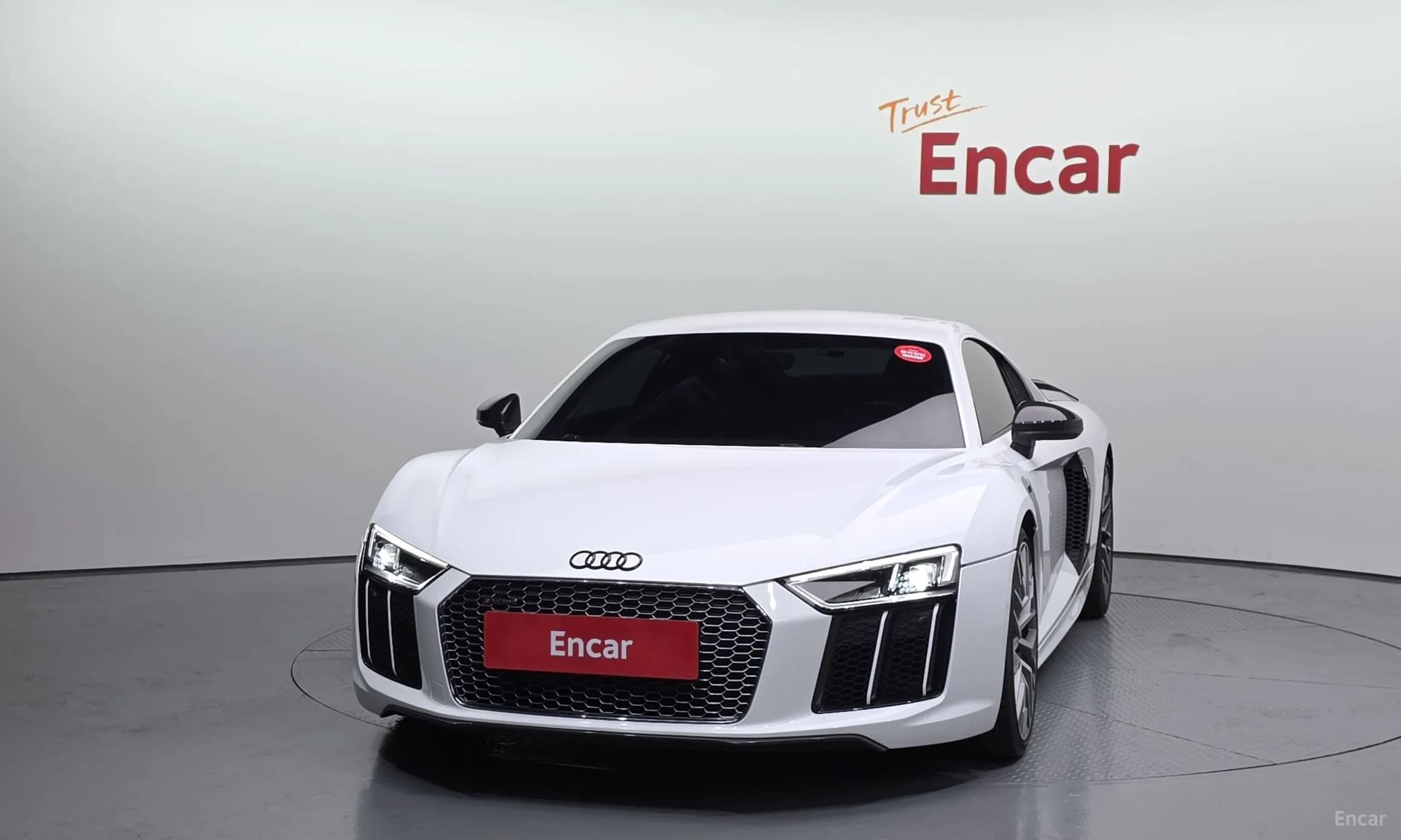 R8 (4S)