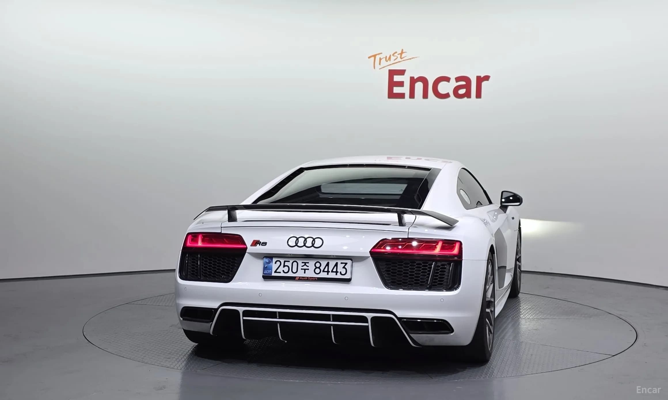 R8 (4S)