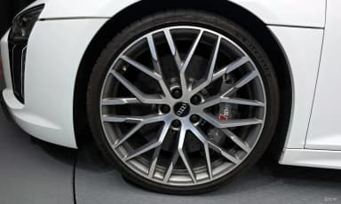 R8 (4S)