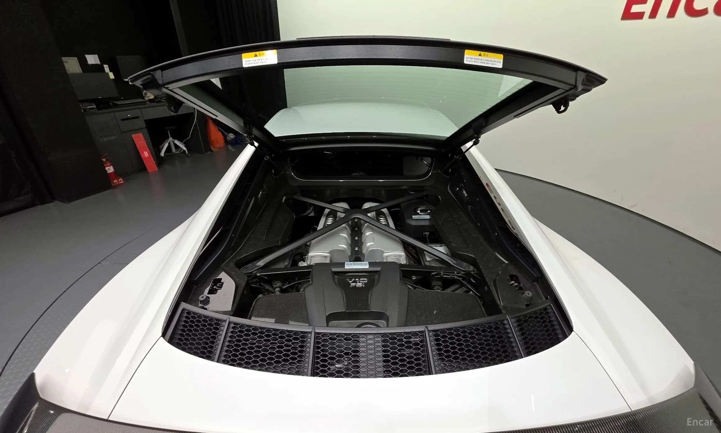 R8 (4S)