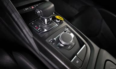 R8 (4S)