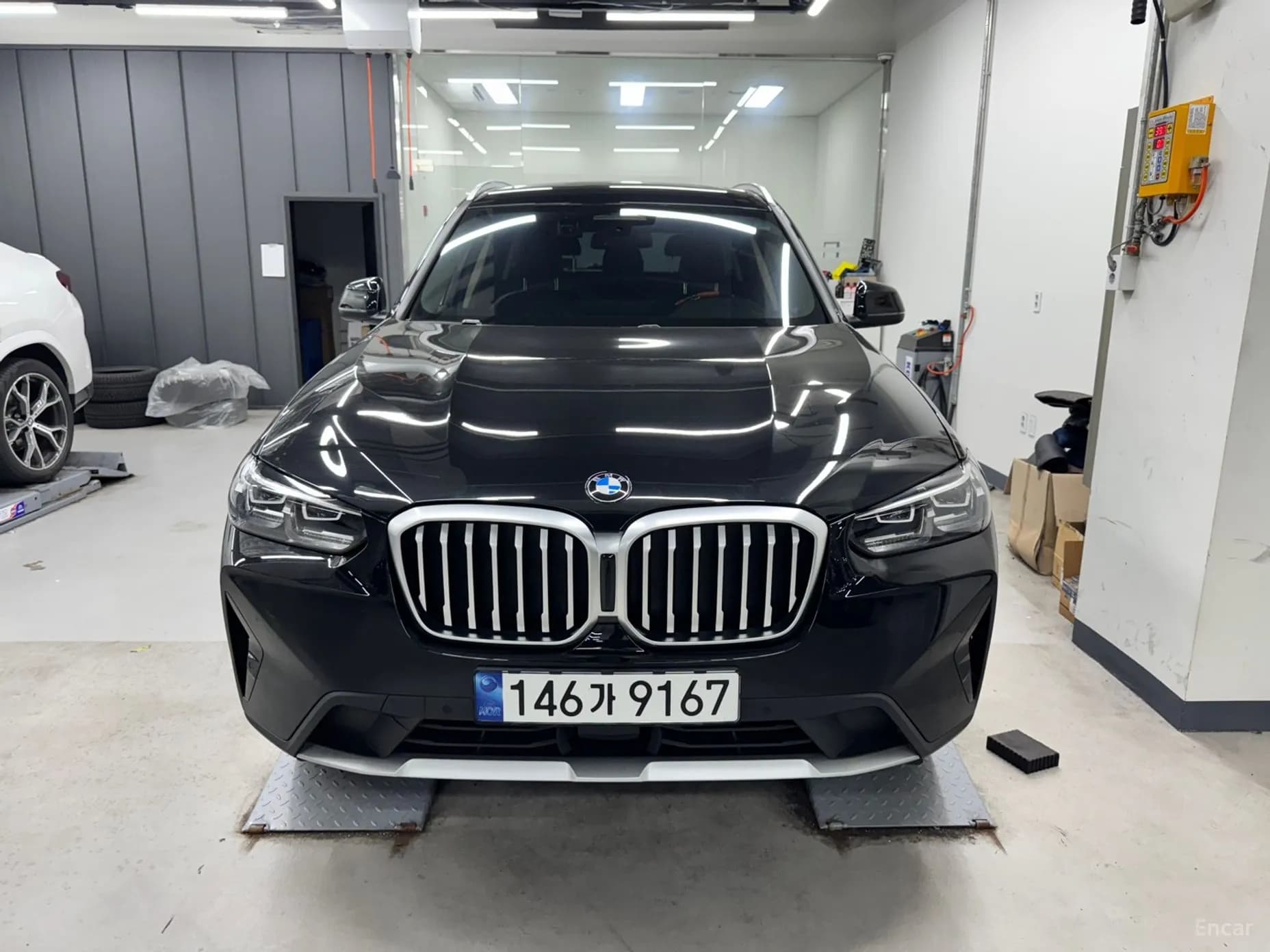 X3 (G01)