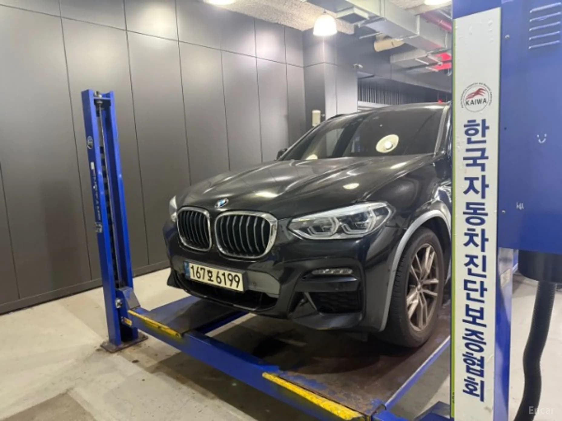 X4 (G02)